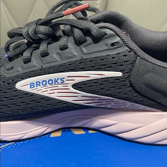 Brooks Women's Anthem 6 Sneakers - Black and Pink - Picture 8 of 8